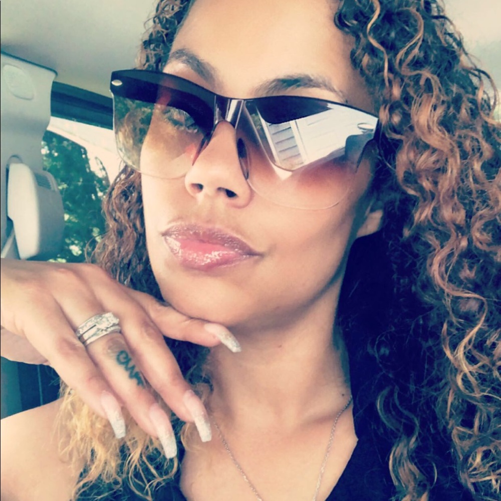 Meet your Posher, April